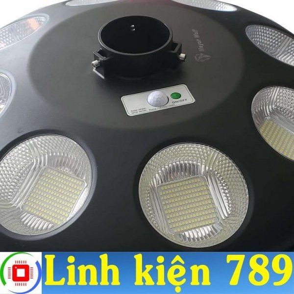  Đèn LED năng lượng mặt trời LED trụ tròn UFO 8 khoang 400W